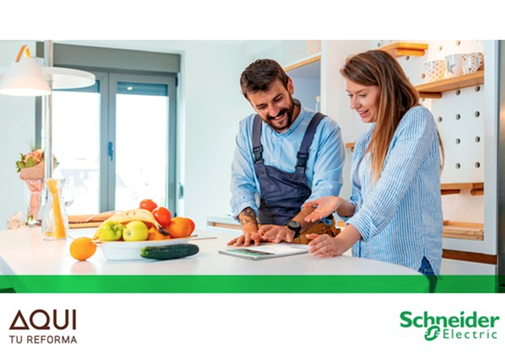 foto noticia Schneider Electric y Aquí tu Reforma rehabilitan los hogares del futuro, en clave sostenible y digital.